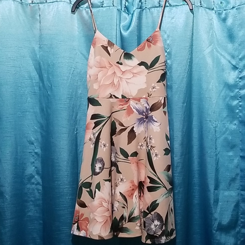 Glare Women's V-Neck Floral Mini Dress Size M
